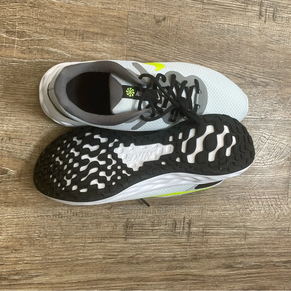 Nike Mens Revolution 6 NN Shoe Pure Platinum Sz 10.5 DR9882-001